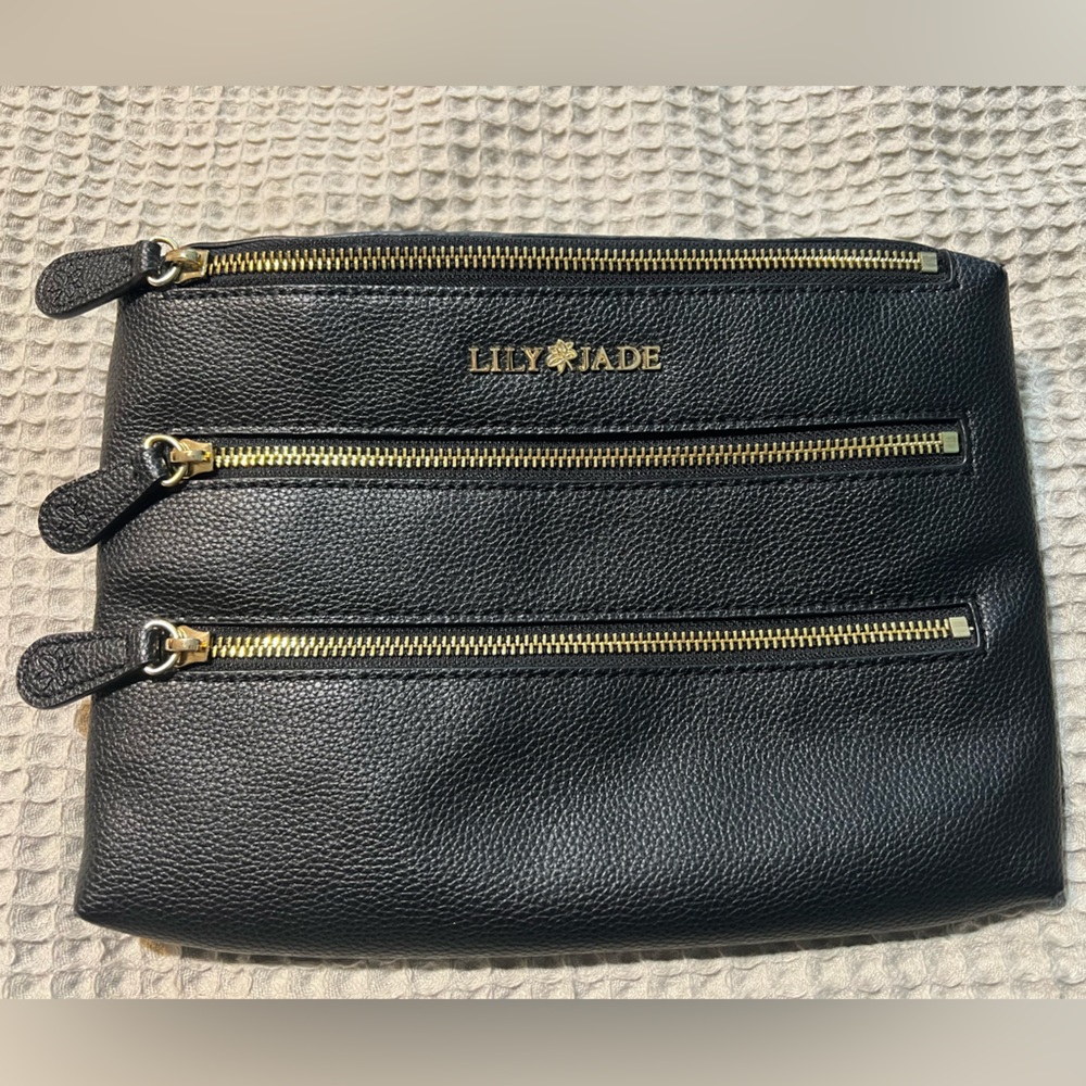 LilyJade Sleek Pack Vegan in black and gold